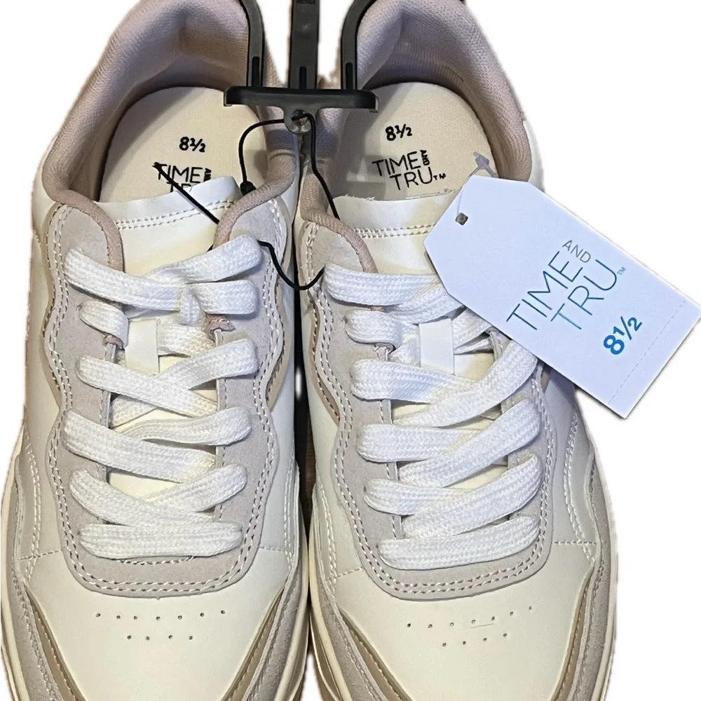 Time and Tru Women's White and Beige Lace-Up Sneakers. Size 8.5 New with Tags